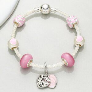 Pink heart-shaped pendant bracelet